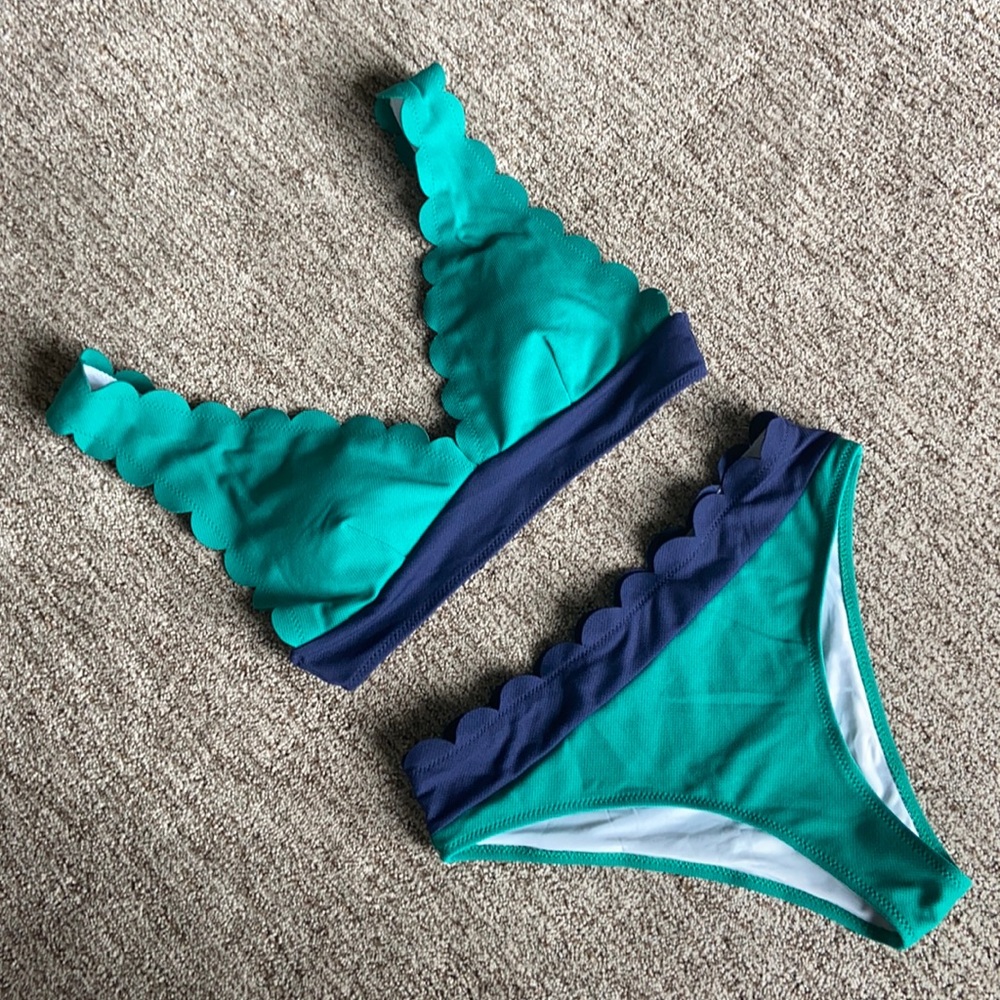 Scalloped edge bikini